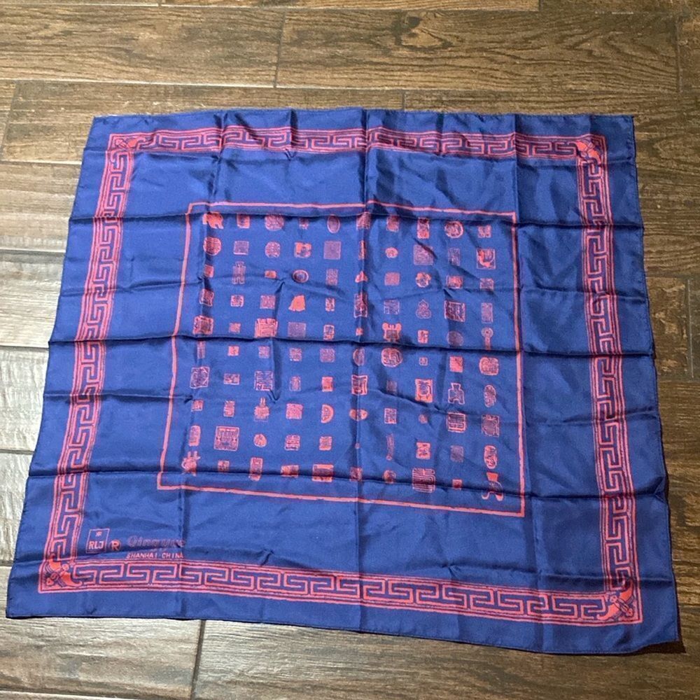 RLJ Qing Yue Shanghai Vintage scarf